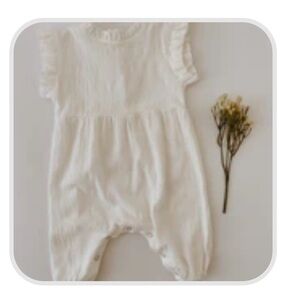 • Three Peas Boutique Savanna Ruffle Linen Jumpsuit | White